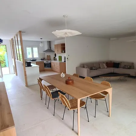 140 M2 With Pool In 度假居
